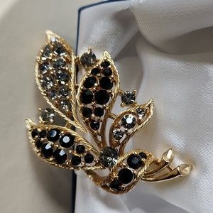 Lisner Beautiful Vintage leaves black stones & champagne crystal